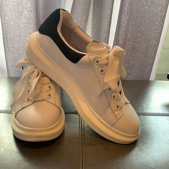 Steven Madden Glazed White & Black Sneakers - 9.5 - Picture 2 of 8
